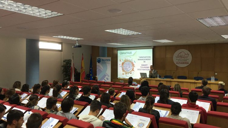 Celebrandose el Seminario de Clausura INMATOUR!