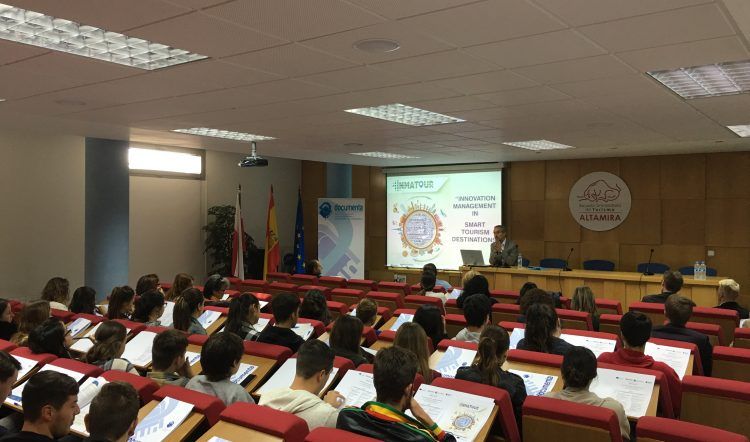Celebrandose el Seminario de Clausura INMATOUR!
