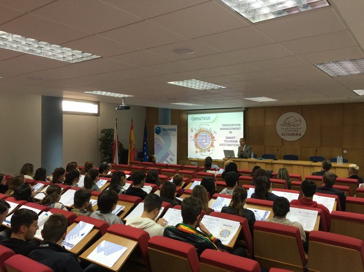 Celebrandose el Seminario de Clausura INMATOUR!